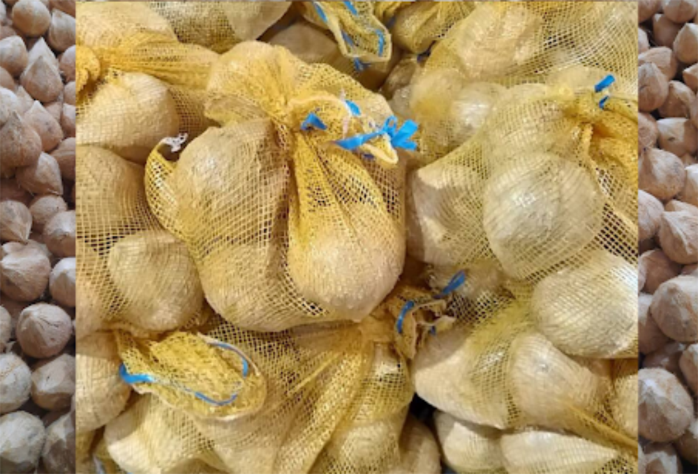 Полностью очищенный кокос